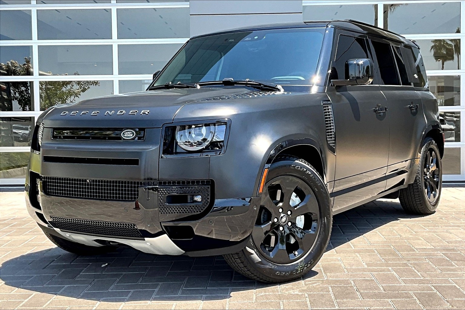 2024 Land Rover Defender 110 P400 X-Dynamic SE