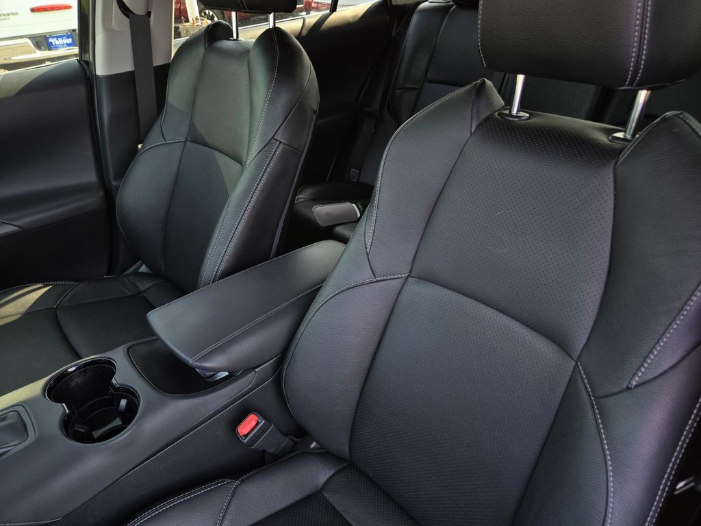 2023 Toyota Venza LE photo 21