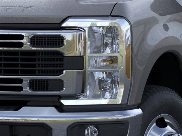 2026 Ford F-350 photo 17