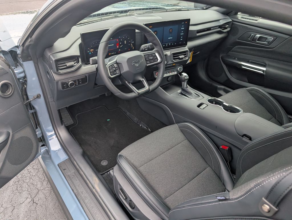 2025 Ford Mustang EcoBoost photo 6
