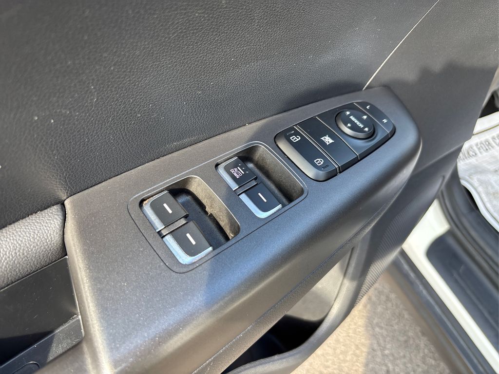 2022 Kia Sportage LX photo 28