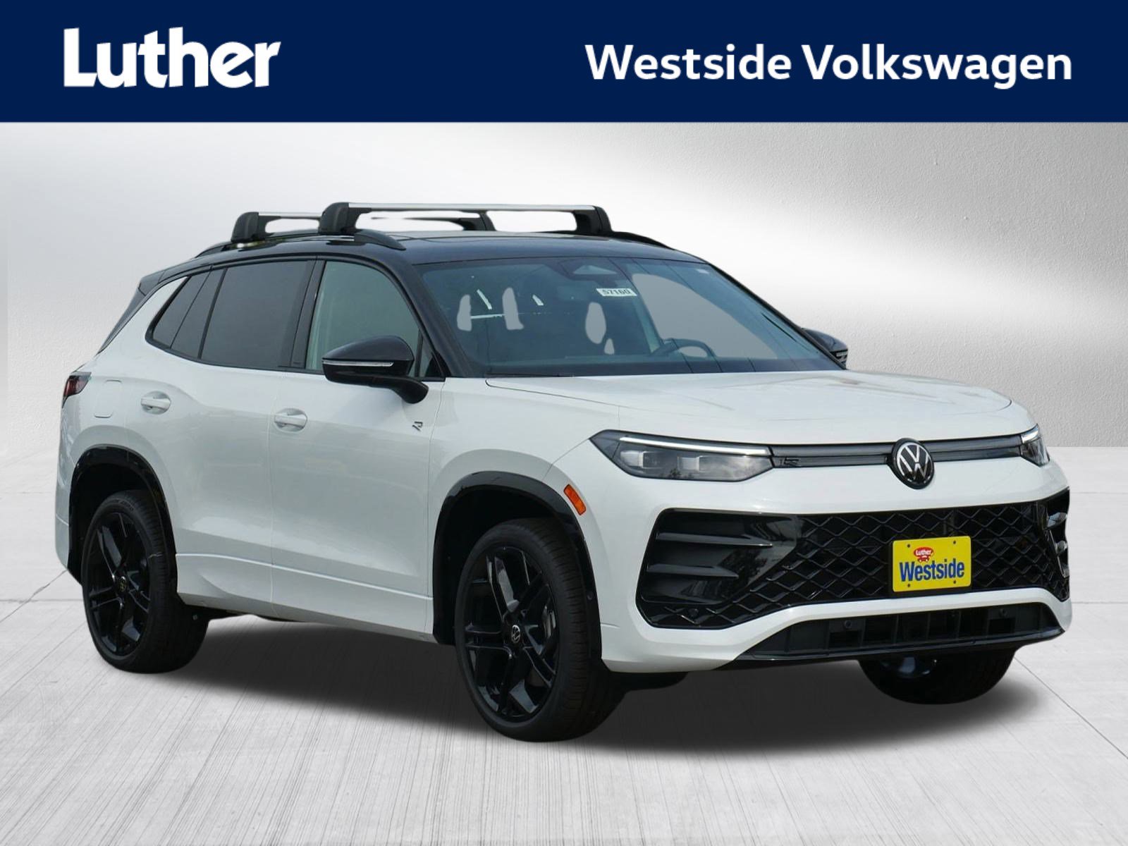 2025 Volkswagen Tiguan SE R-LINE BLACK's photo