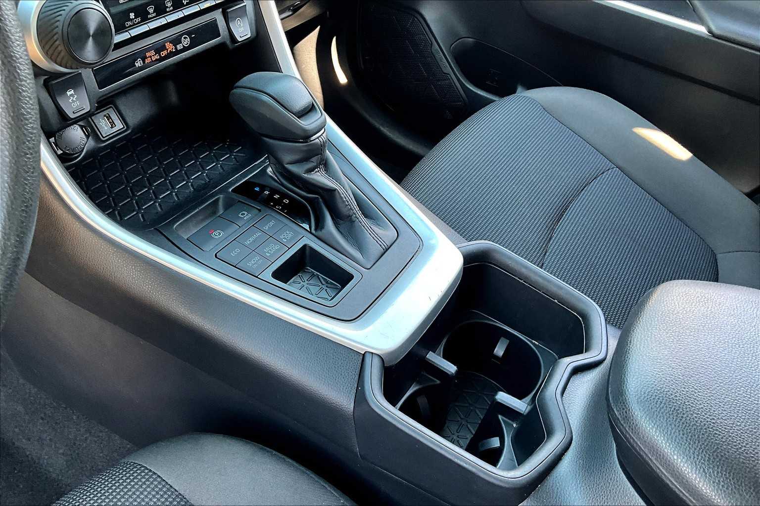 2024 Toyota RAV4 LE photo 14