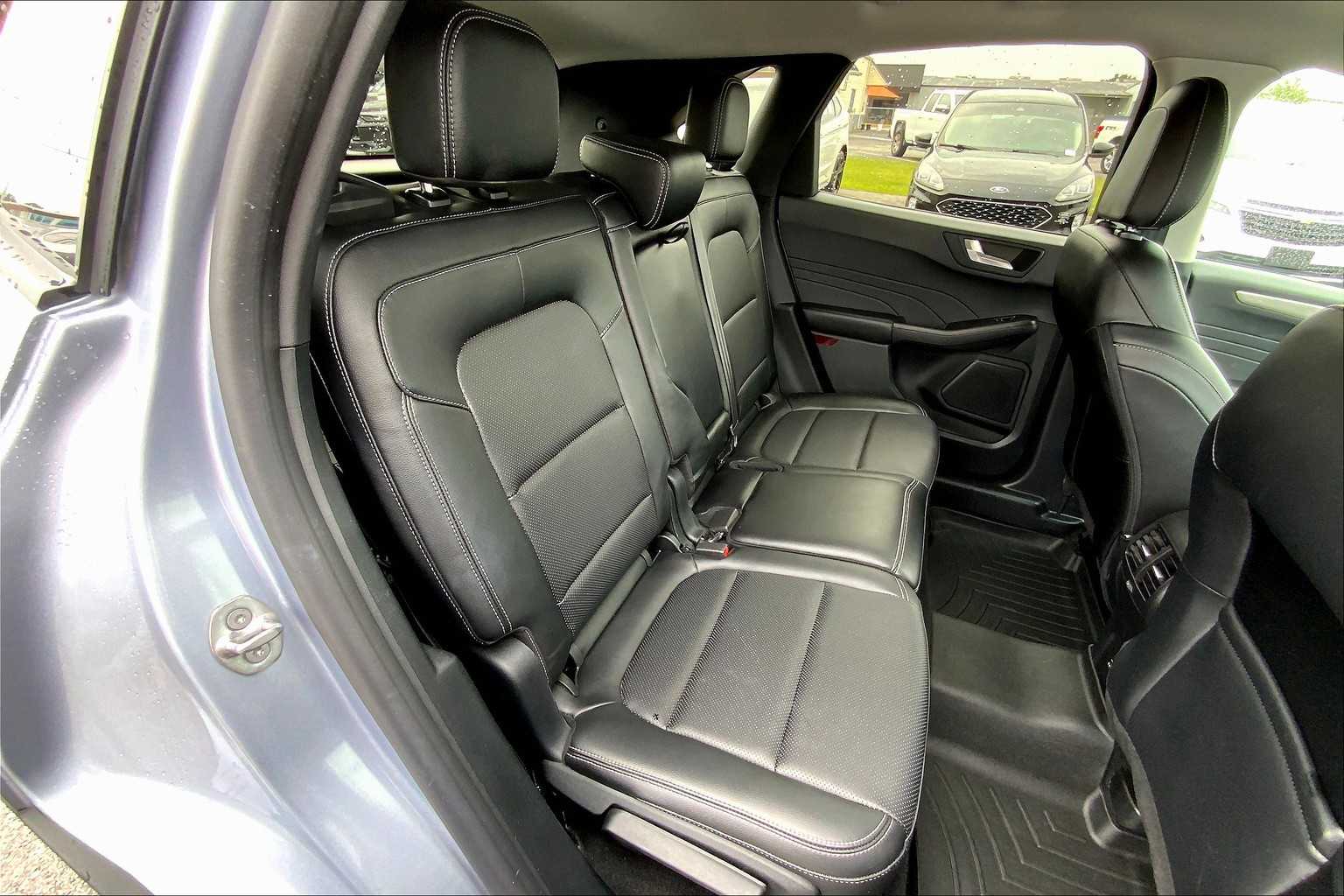 2022 Ford Escape SEL photo 18