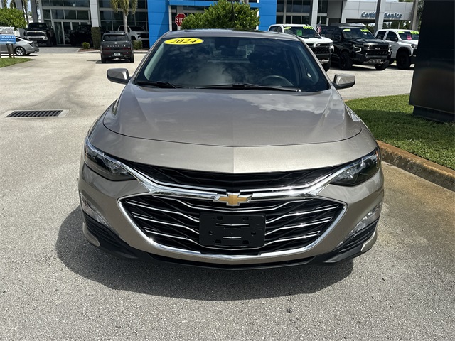 2024 Chevrolet Malibu 1LT photo 2