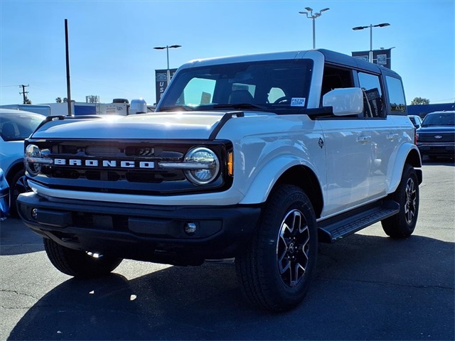 2025 Ford Bronco 4-Door Outer Banks's photo