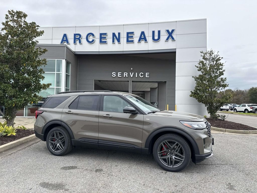 2026 Ford Explorer ST-LINE's photo