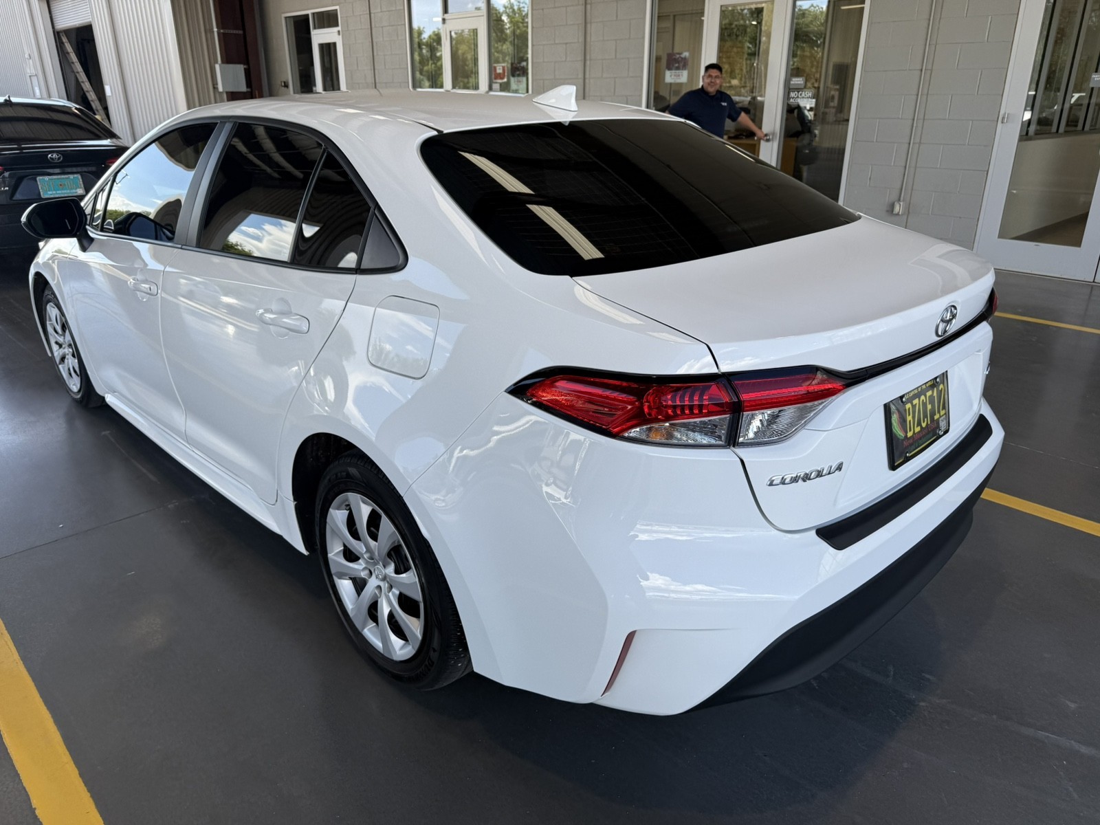 Used 2025 WHITE Toyota LE image 3