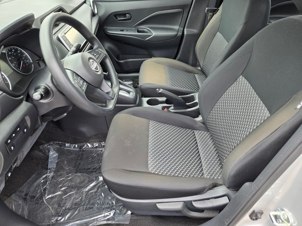 2024 Nissan Versa 1.6 S photo 10