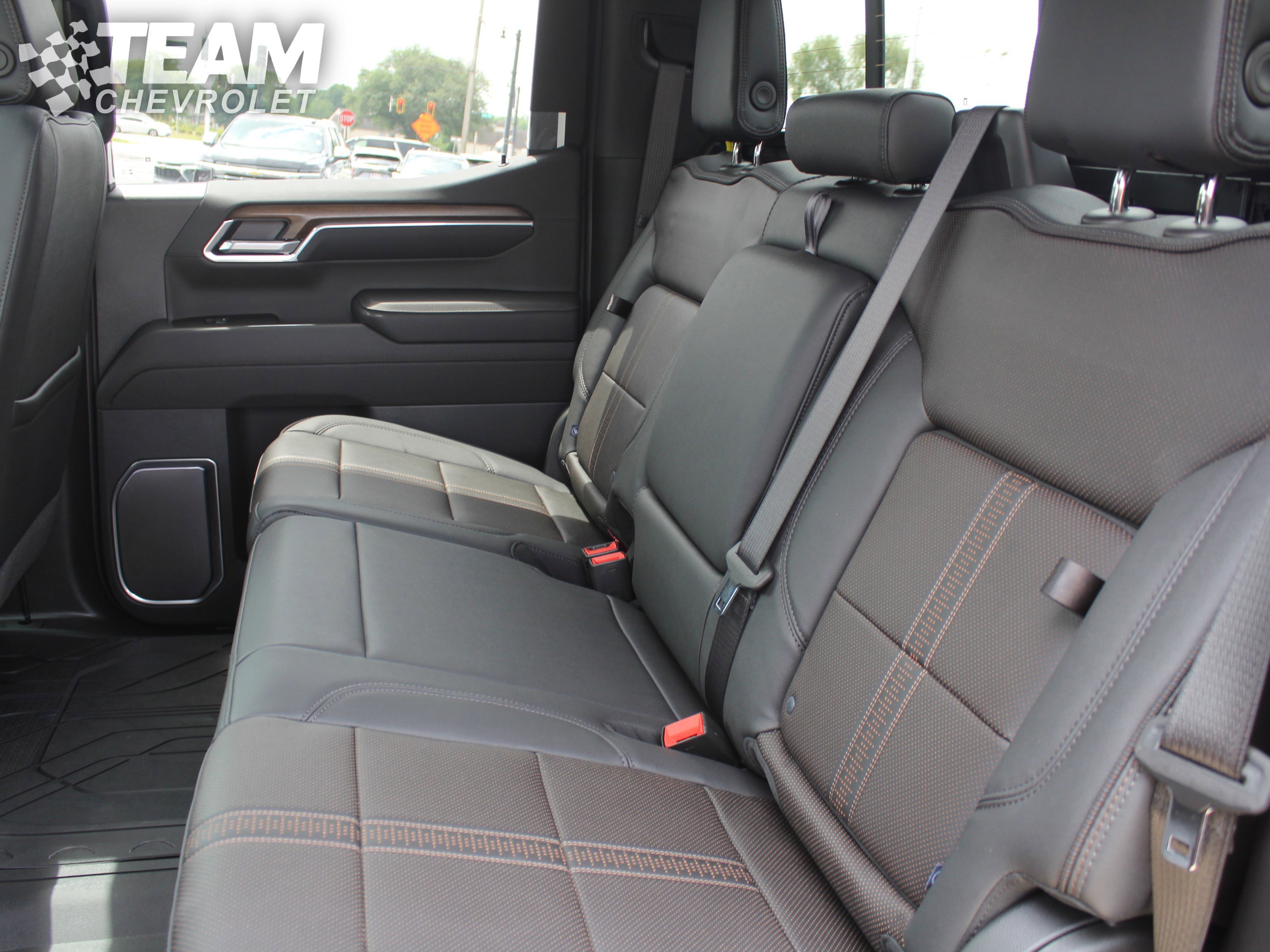 2025 Chevrolet Silverado 1500 High Country photo 14