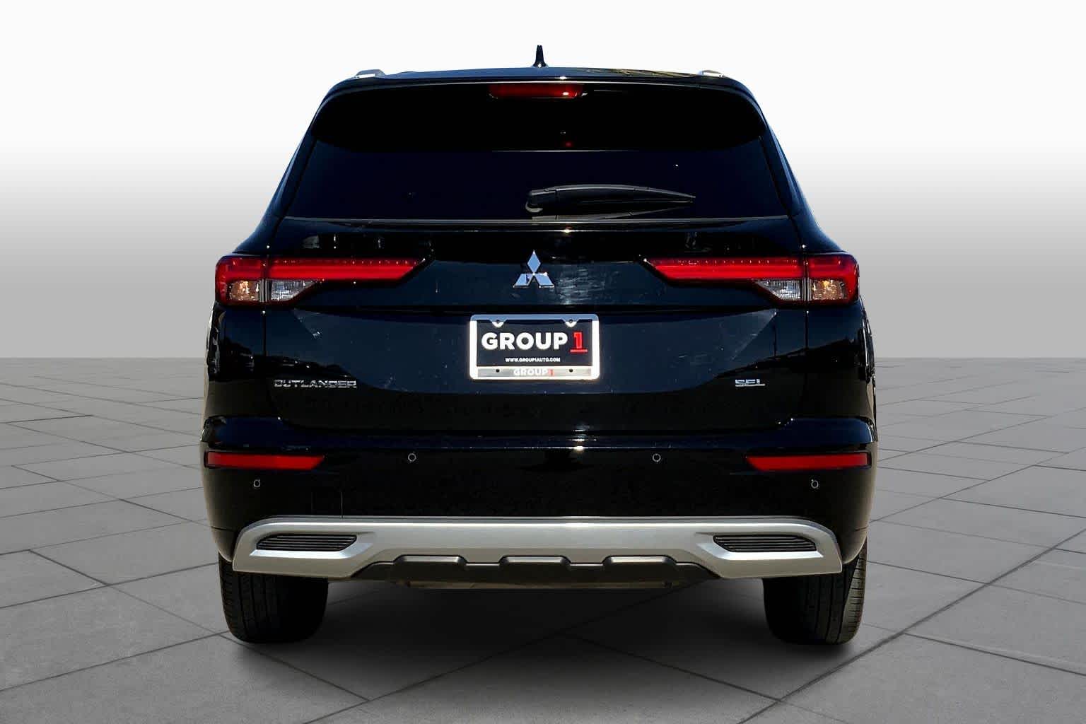 2024 Mitsubishi Outlander SEL photo 4