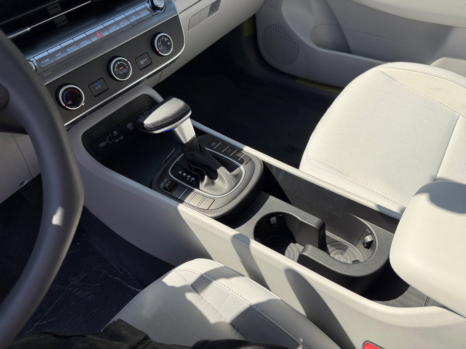 2025 Hyundai Kona SE photo 12