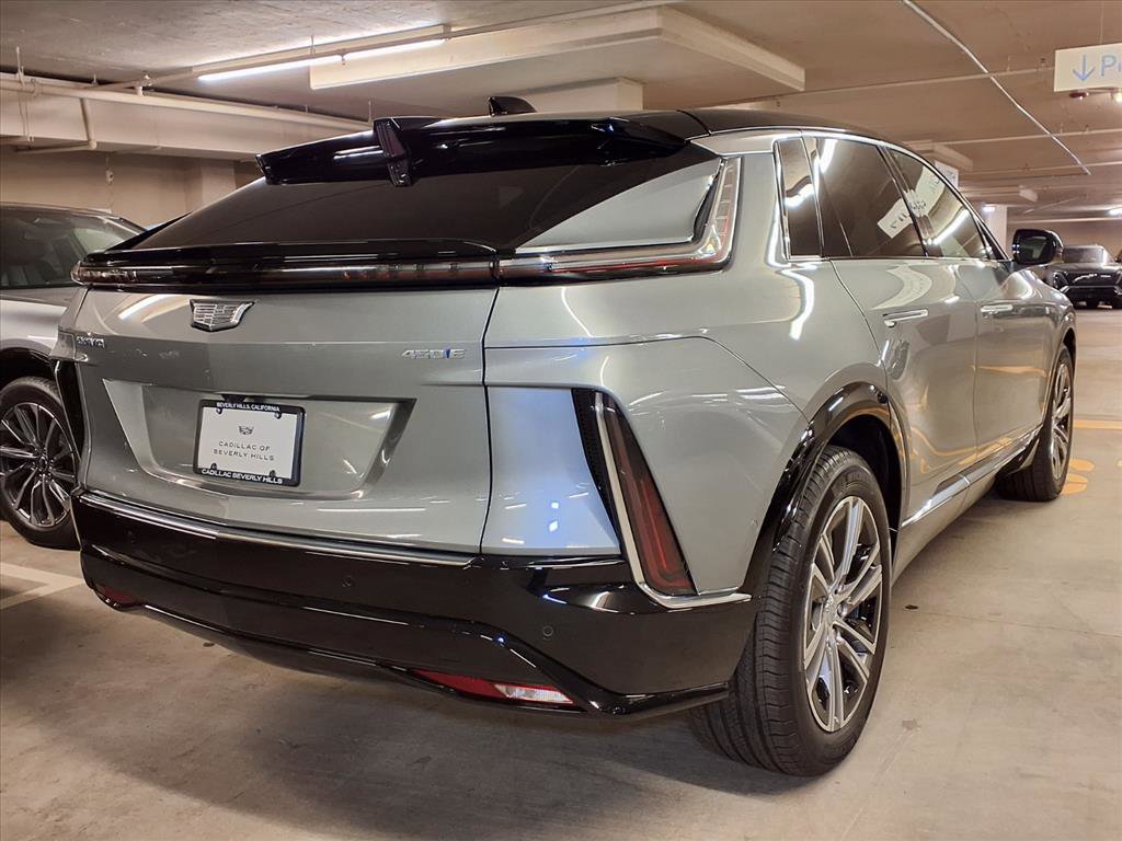 2025 Cadillac Lyriq Luxury photo 8