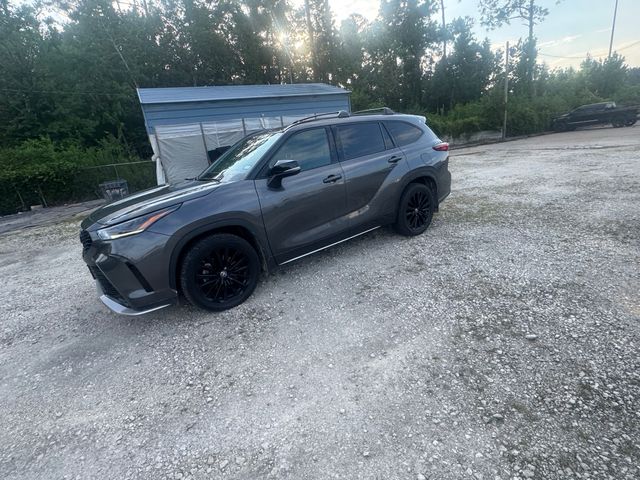 2023 Toyota Highlander L photo 2