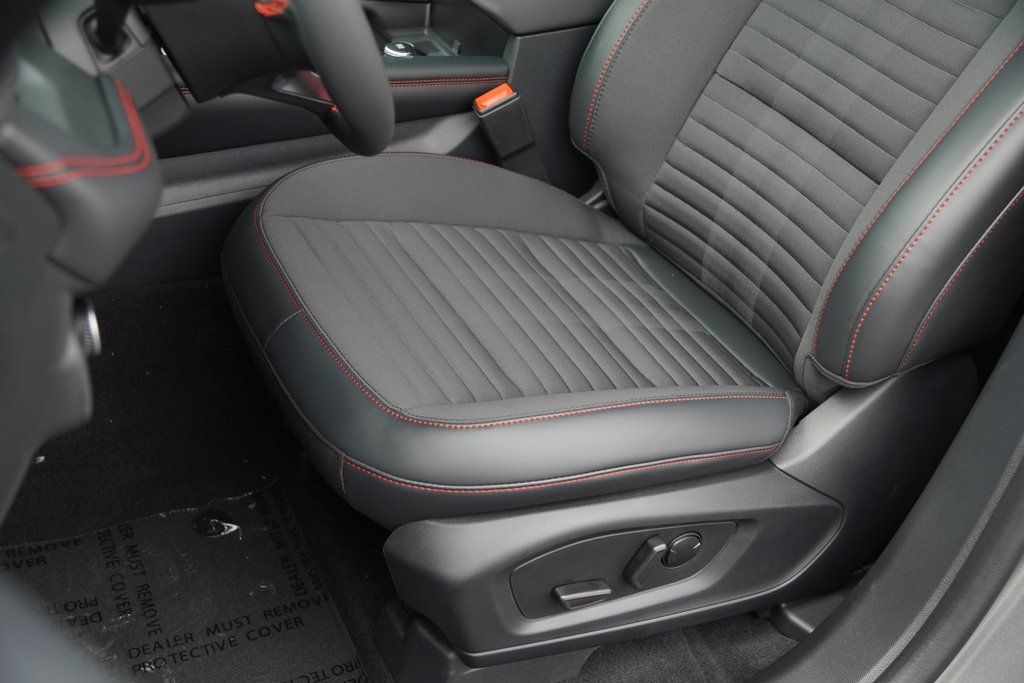 2025 Ford Explorer ST-Line photo 8