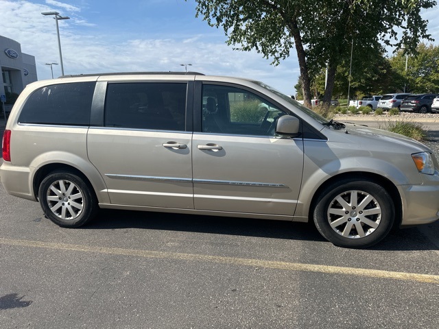 2015 Chrysler Town & Country Touring photo 2
