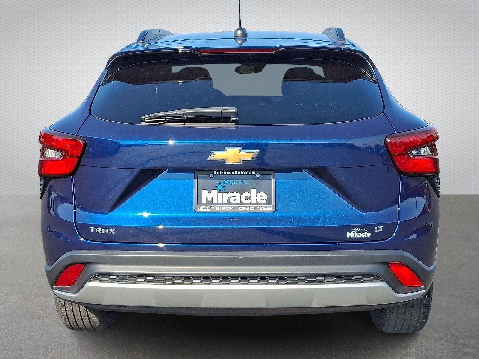 2024 Chevrolet Trax LT photo 4