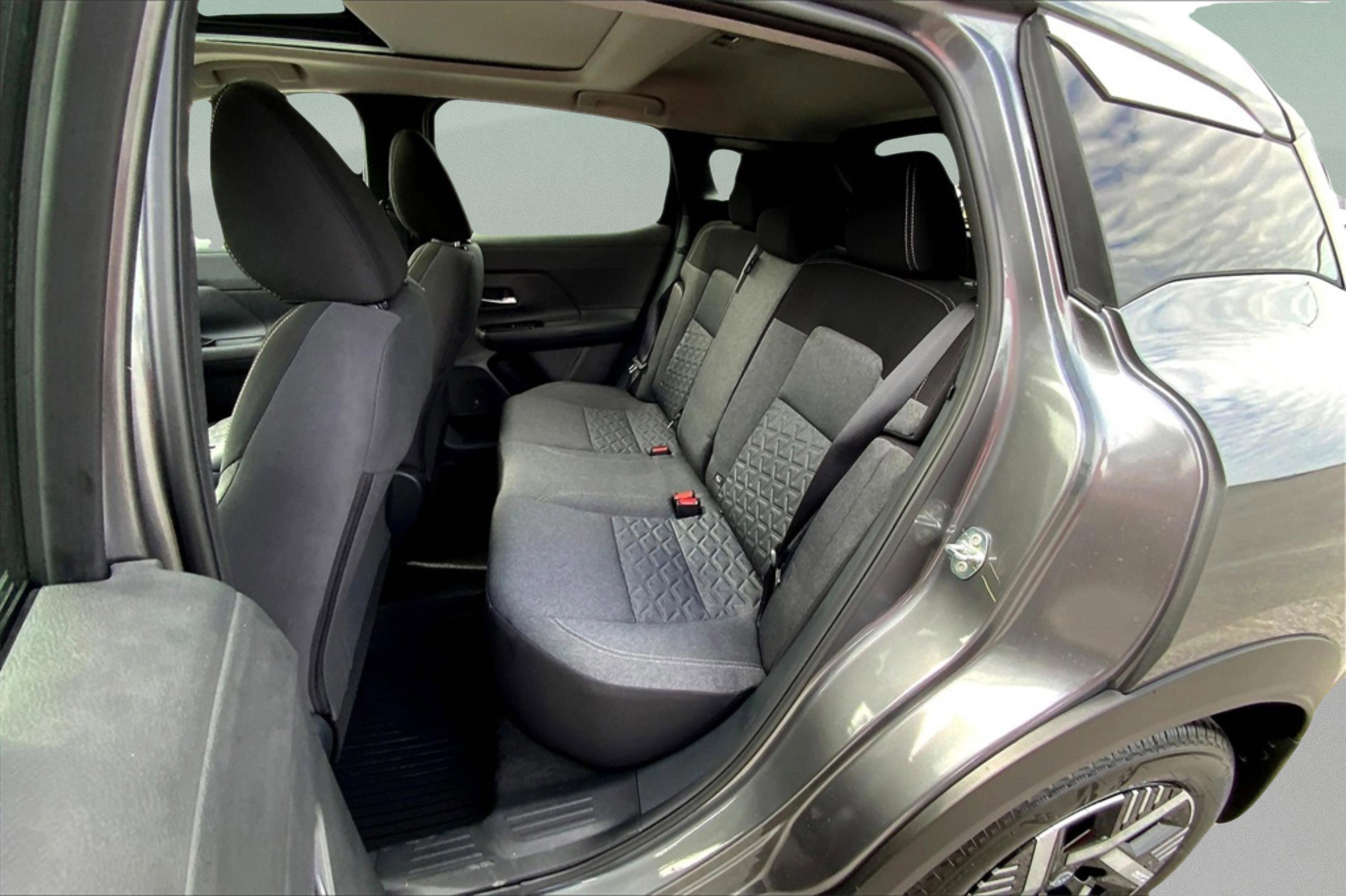 2025 Nissan Kicks SV photo 9