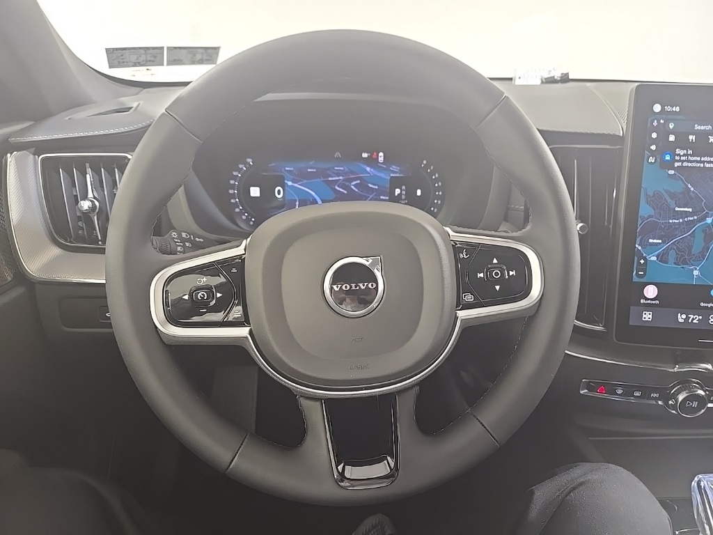 2026 Volvo XC60 B5 Black Edition photo 8