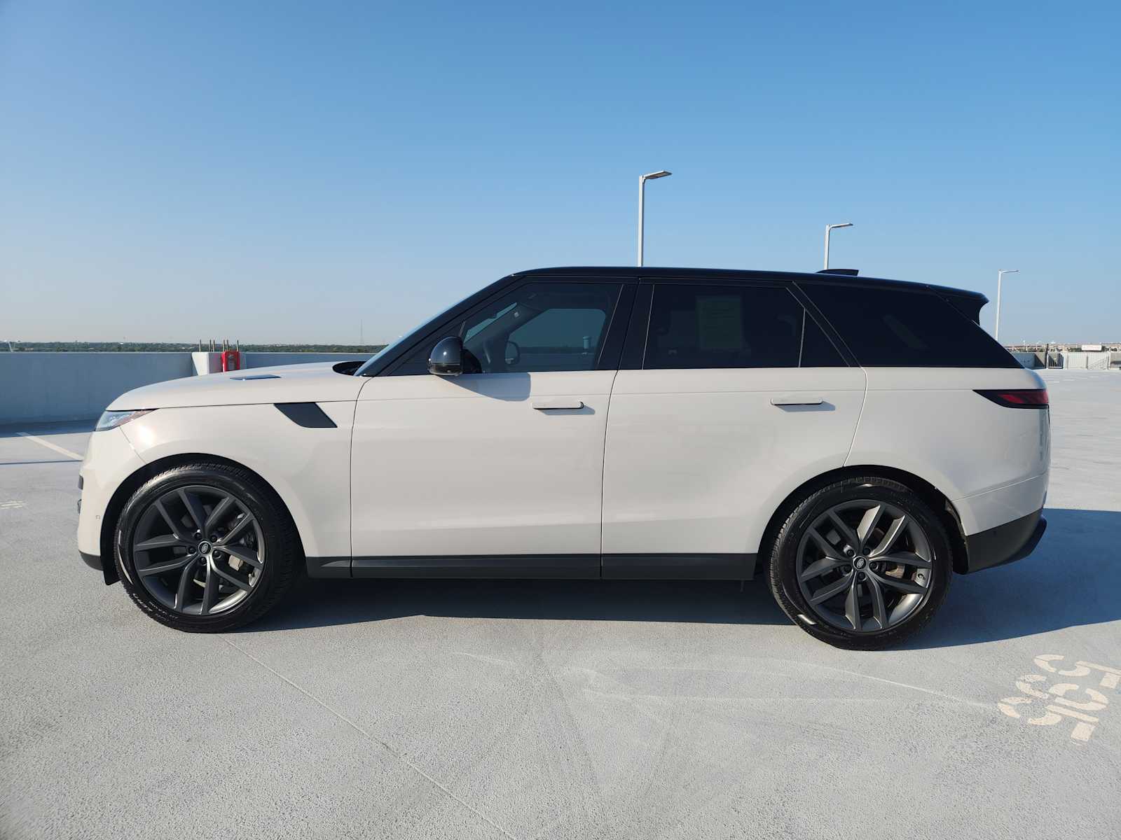 2024 Land Rover Range Rover Sport SE photo 4