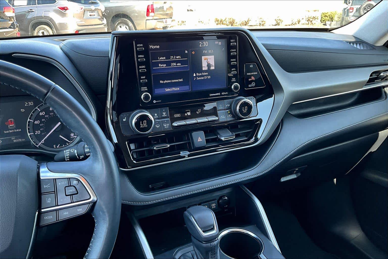 2021 Toyota Highlander XLE photo 3