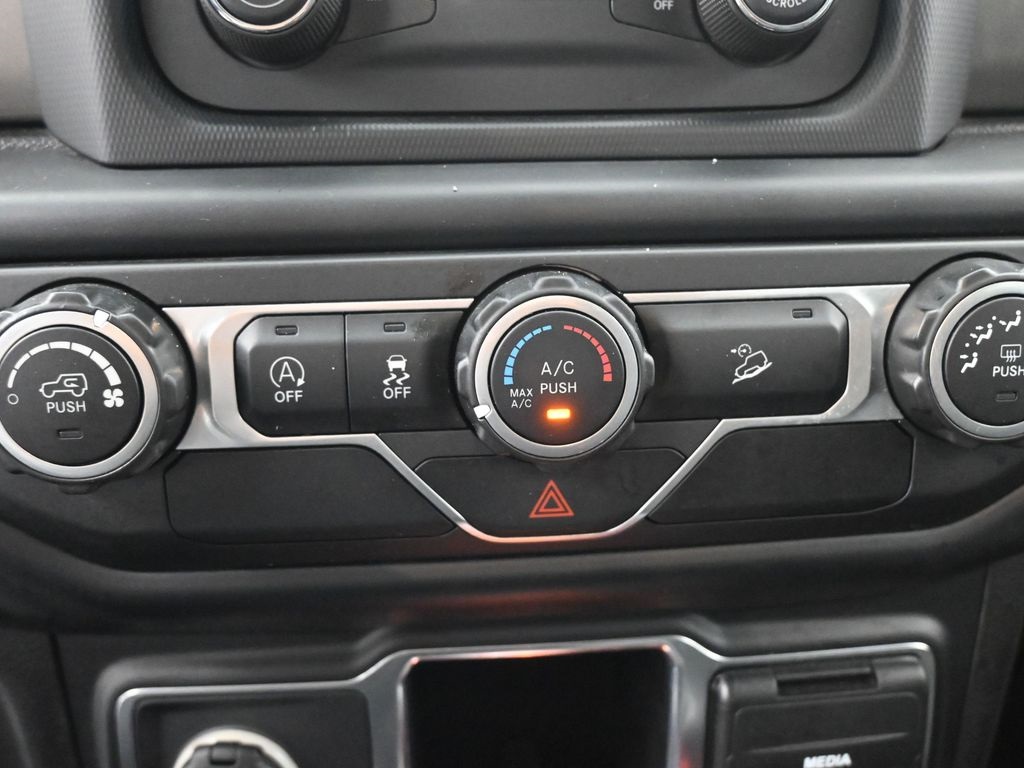 2019 Jeep Wrangler Unlimited Sport photo 9