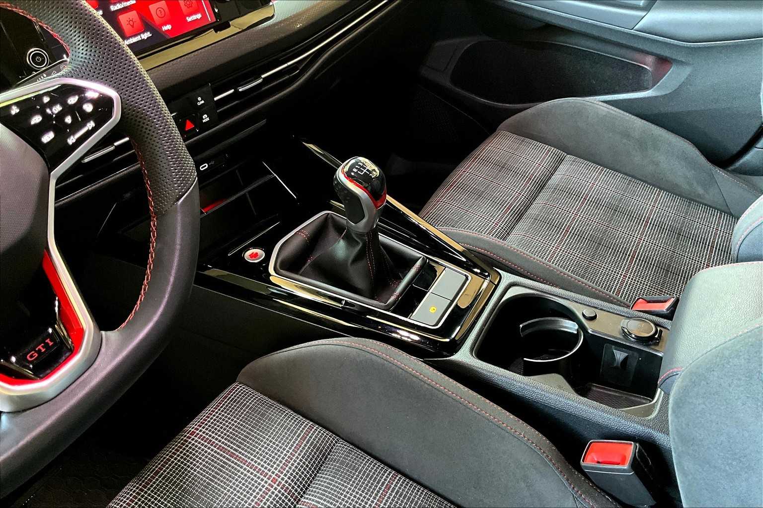 2024 Volkswagen Golf GTI 380 S photo 14