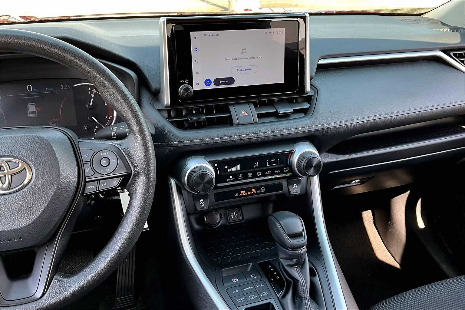 2024 Toyota RAV4 LE photo 4