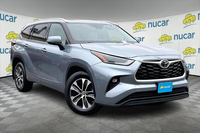 2022 Toyota Highlander XLE's photo