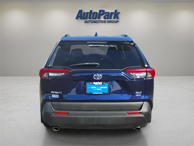 2019 Toyota RAV4 XLE photo 4