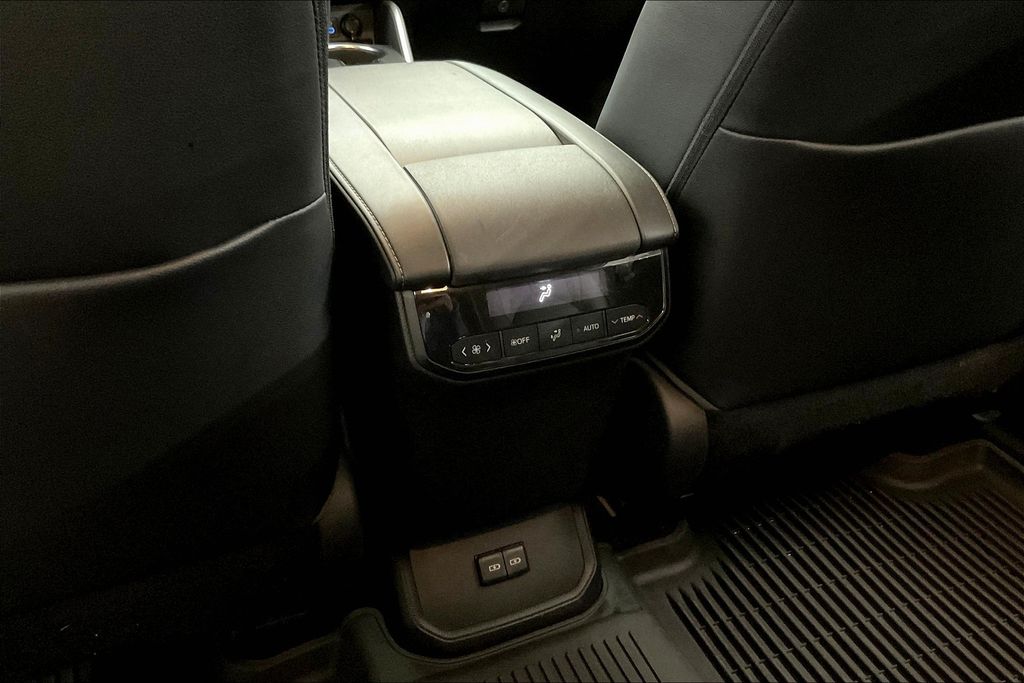 2022 Toyota Highlander XLE photo 33