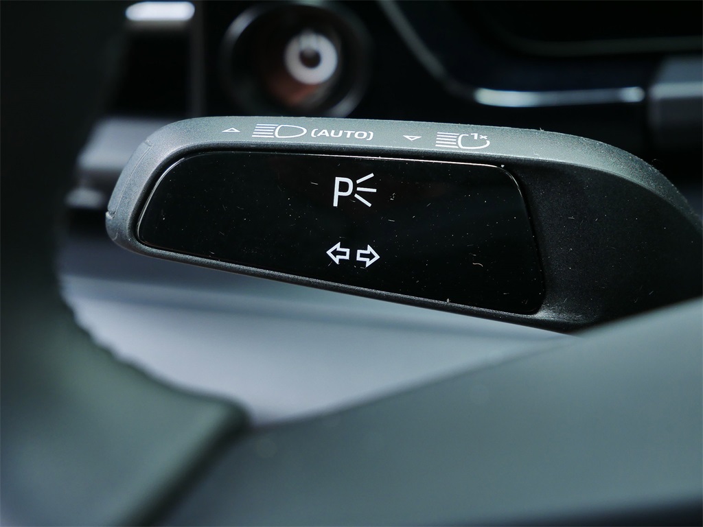 2025 Porsche Macan Electric 4 photo 18