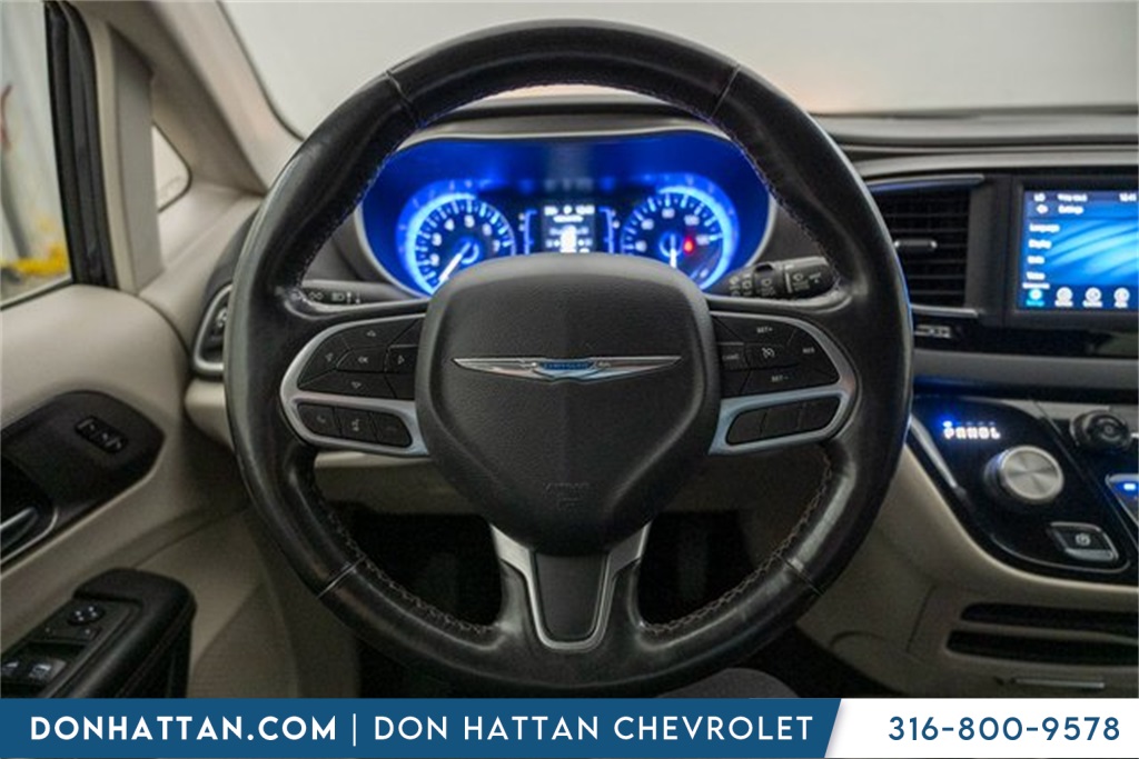 2020 Chrysler Pacifica Touring L photo 6