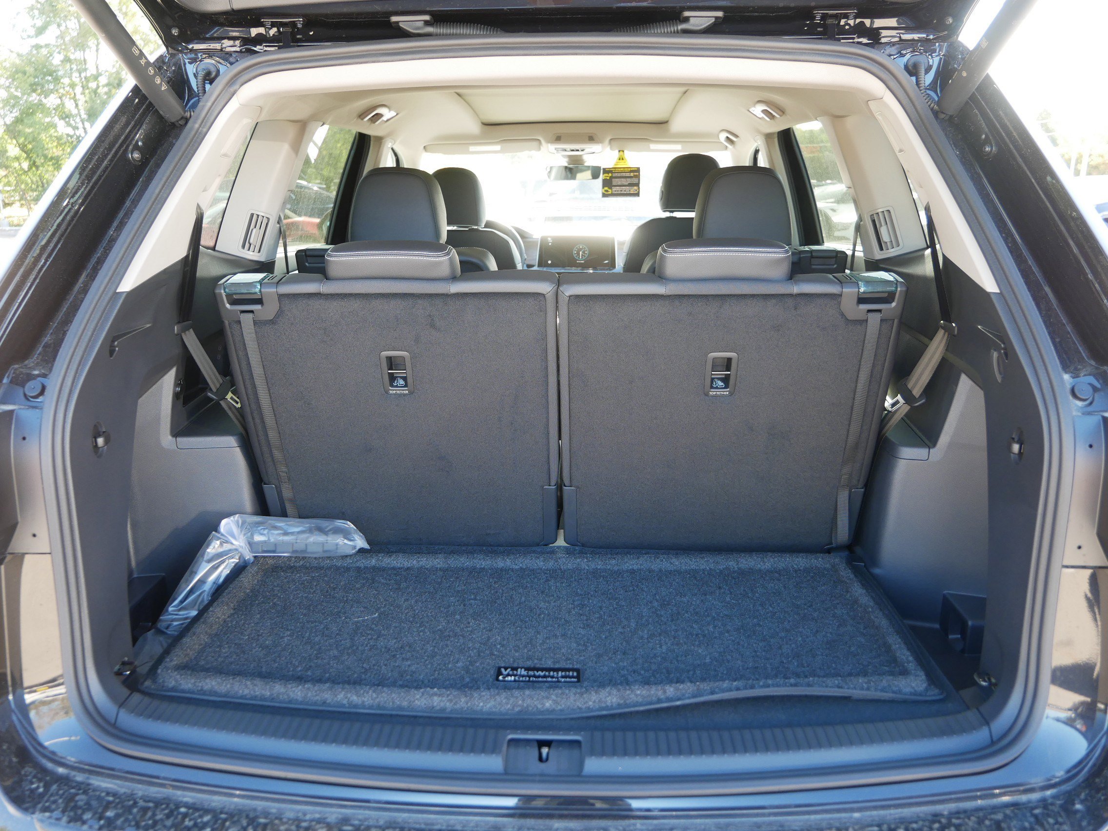 2026 Volkswagen Atlas SEL Premium R-Line photo 2