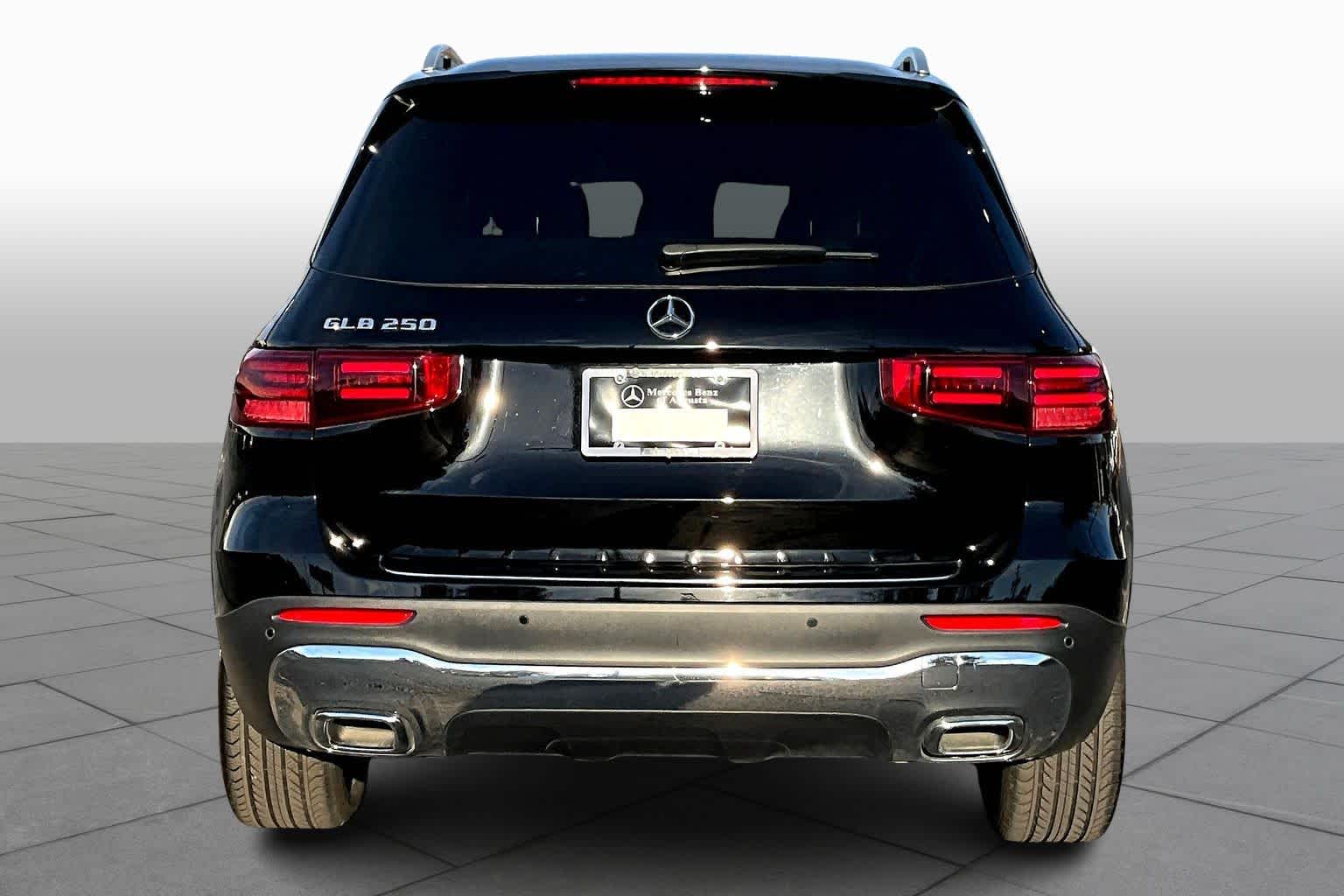 2024 Mercedes Benz GLB 250 photo 3