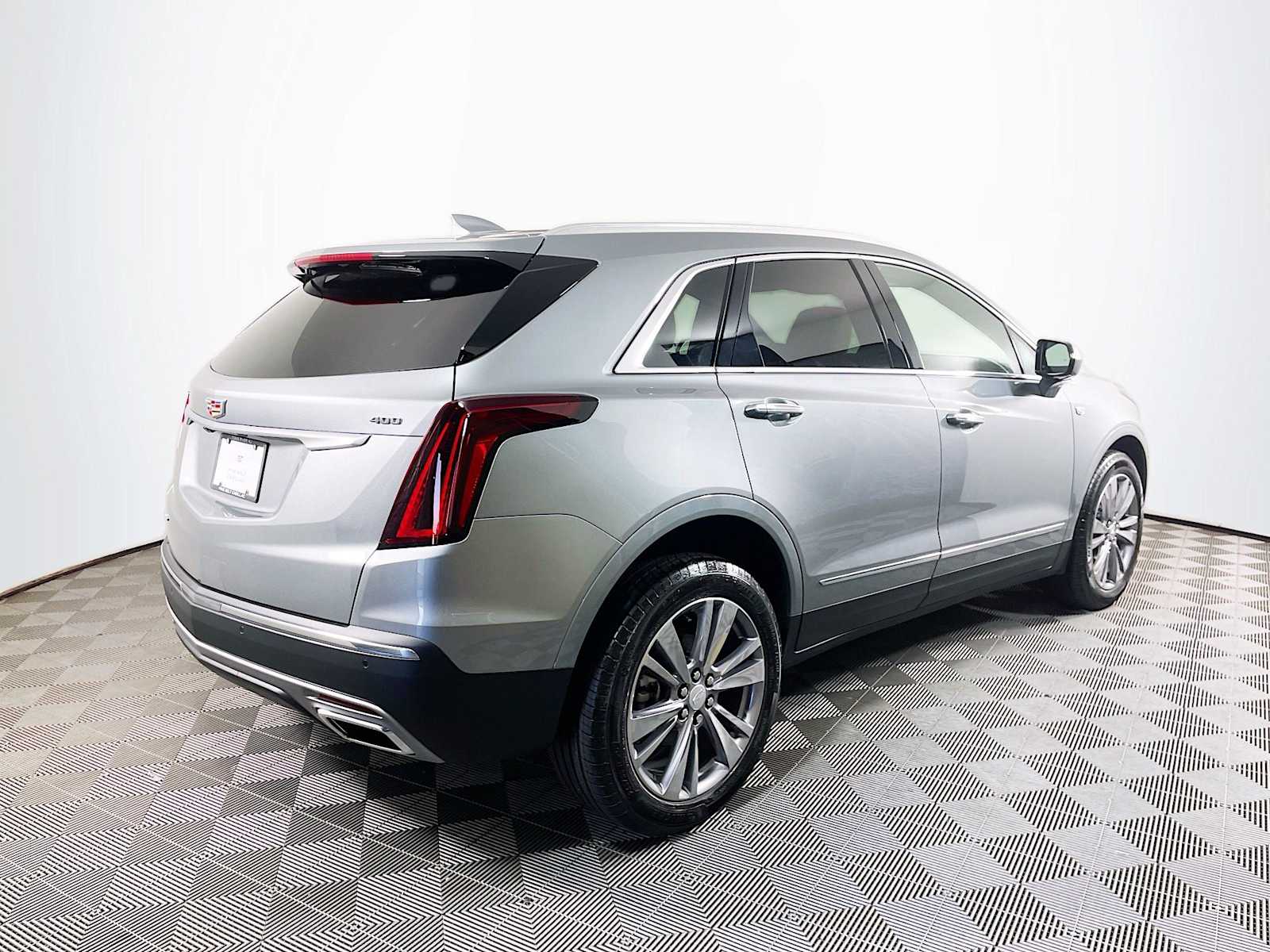 2025 Cadillac XT5 Premium Luxury photo 2