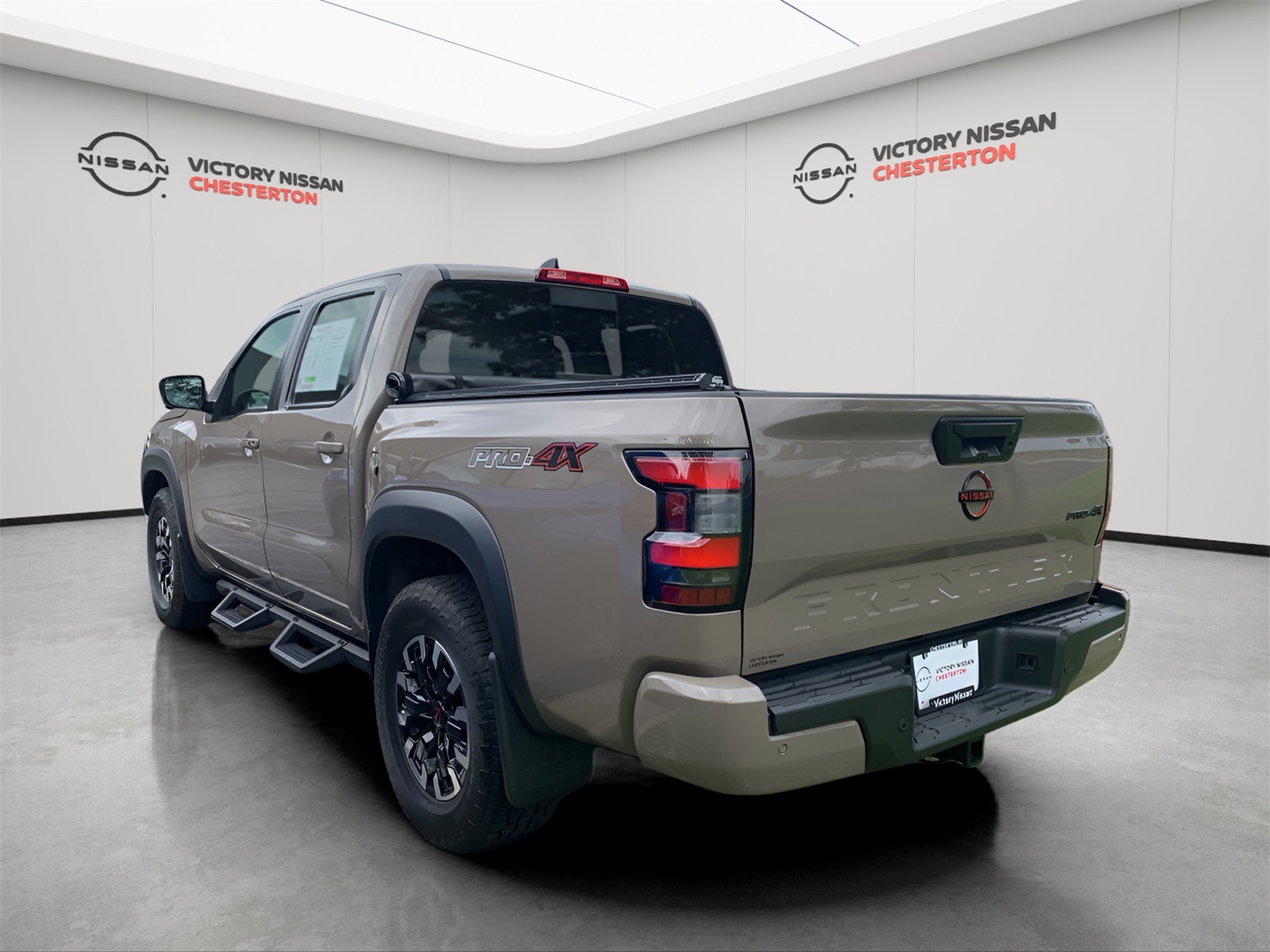 2023 Nissan Frontier PRO-4X photo 2