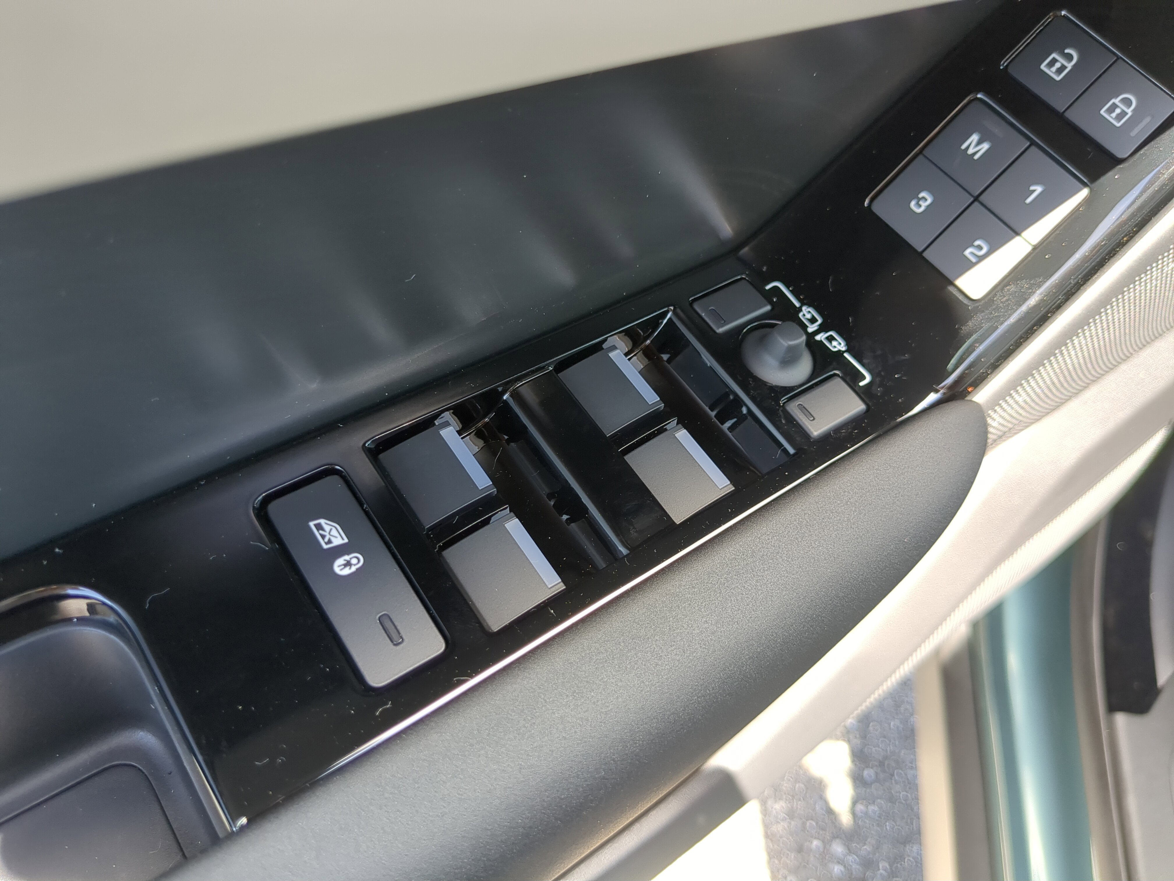2026 Land Rover Range Rover Velar S photo 12