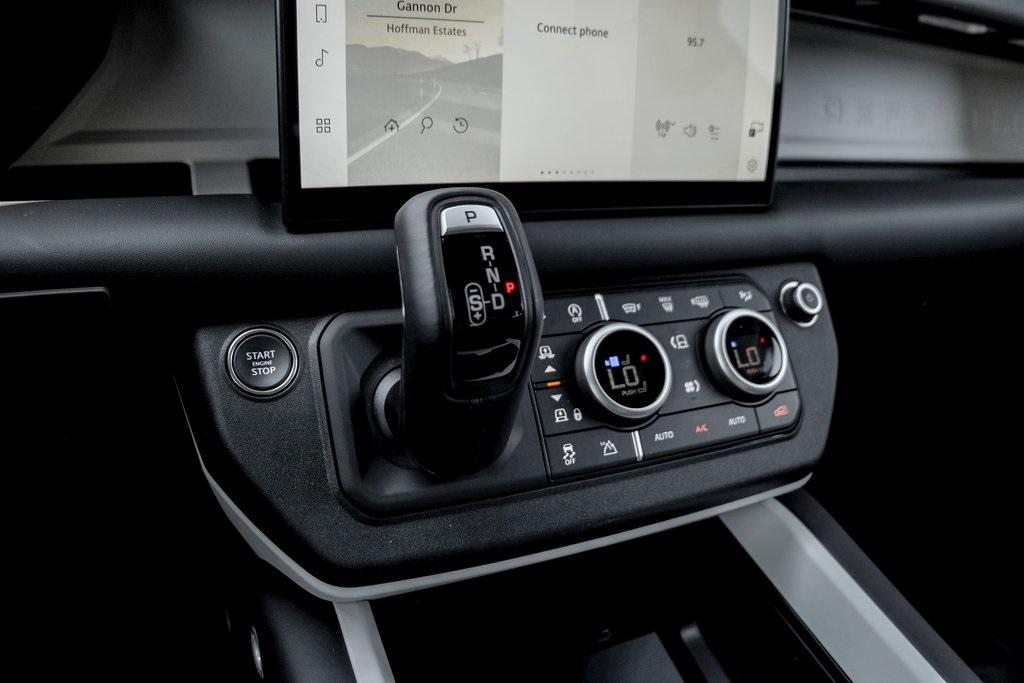 2025 Land Rover Defender 110 S photo 12