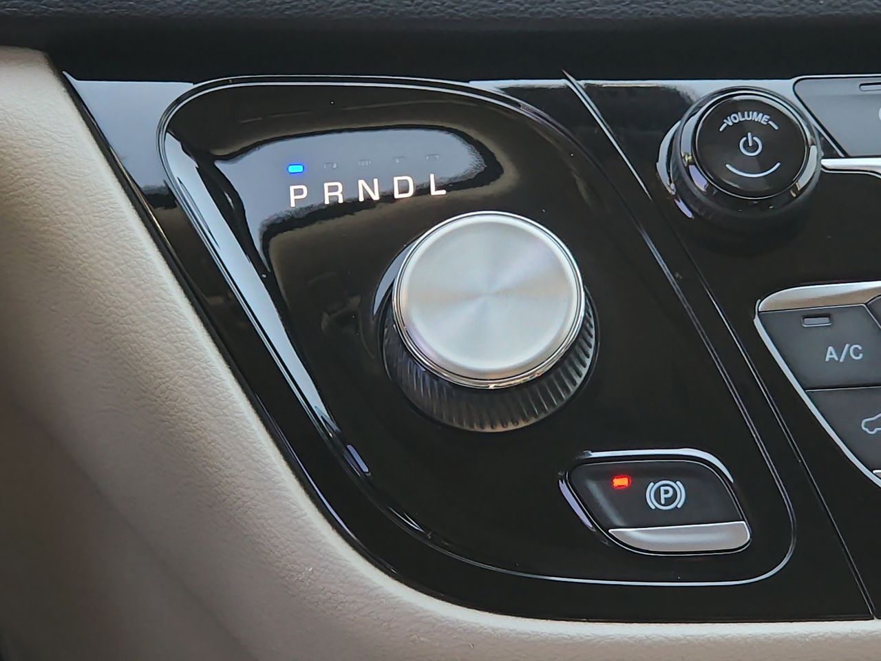 2020 Chrysler Pacifica Touring L photo 18