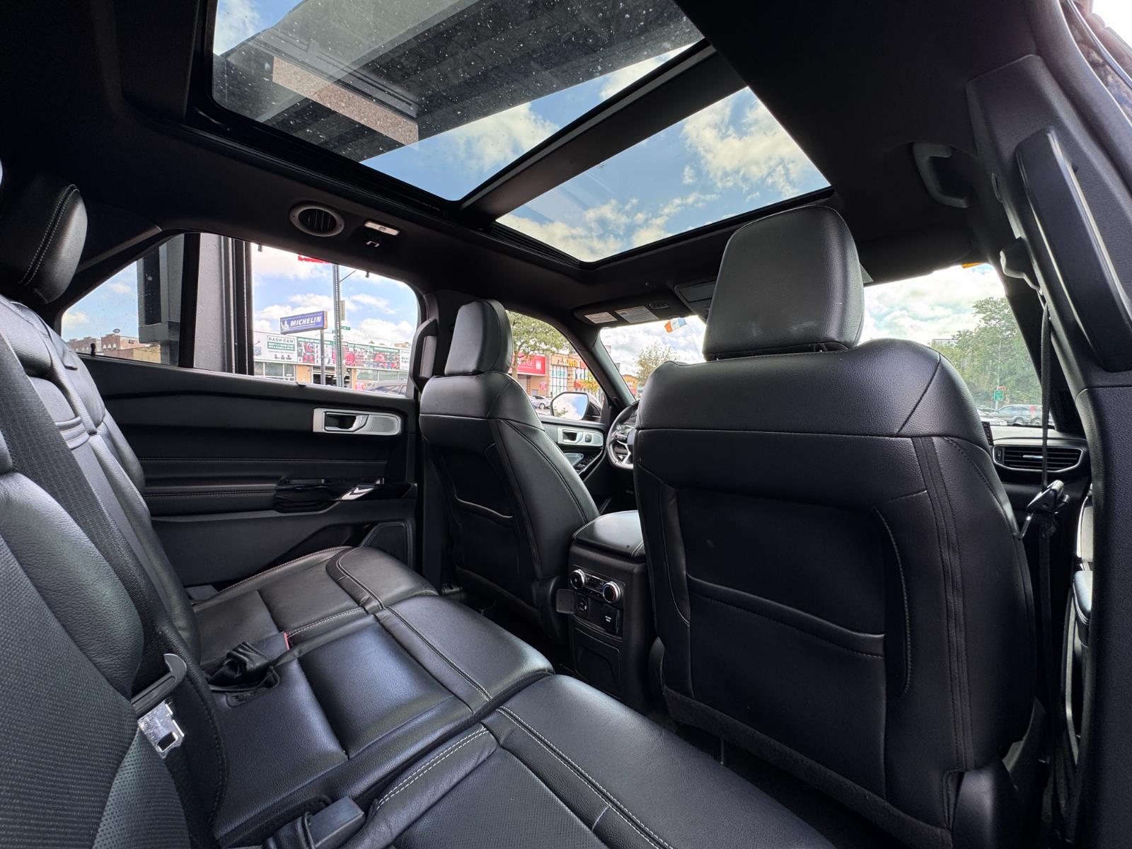 2022 Ford Explorer ST photo 28
