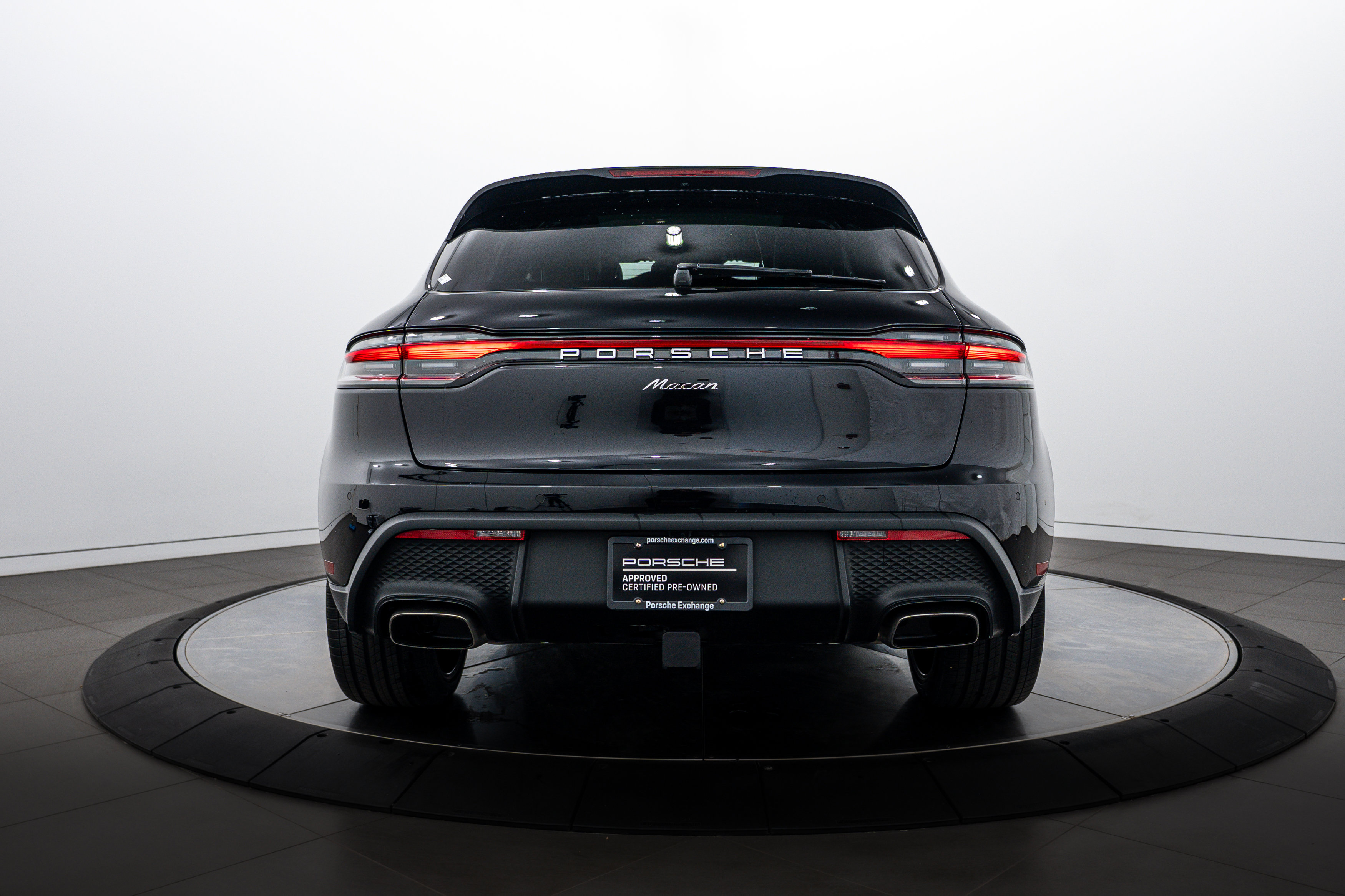 2025 Porsche Macan T photo 3