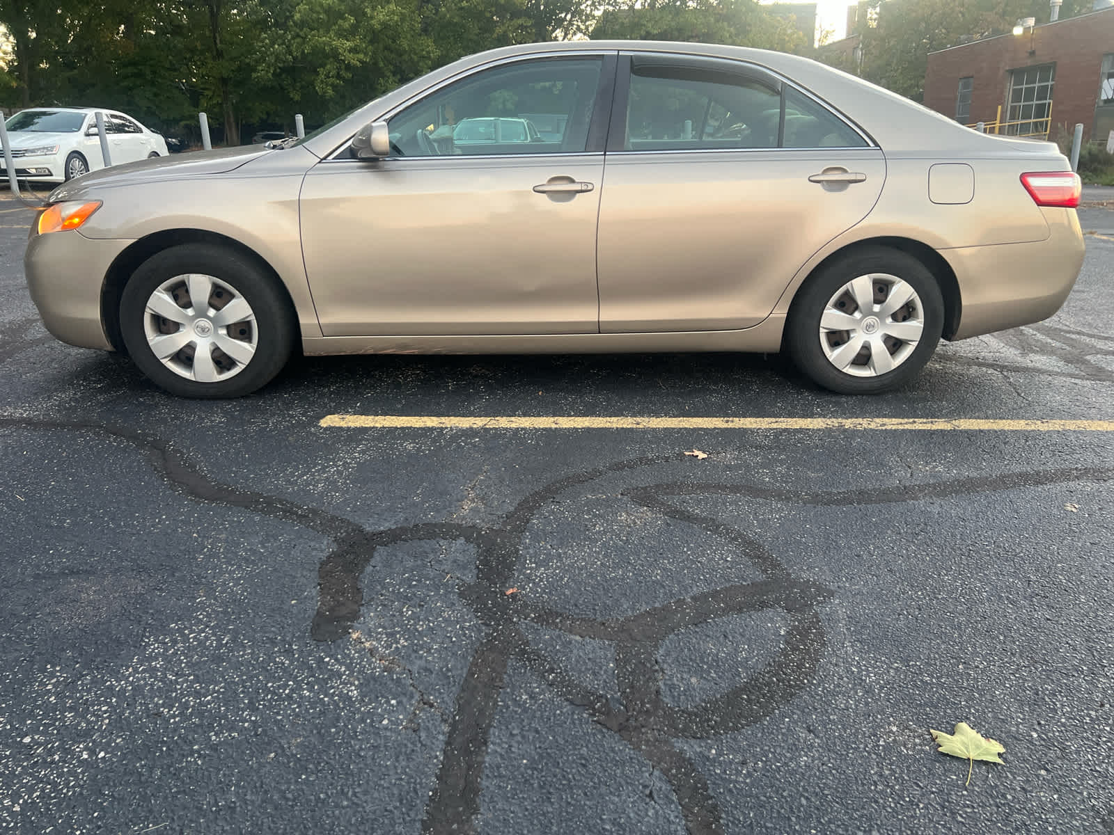 2009 Toyota Camry photo 2