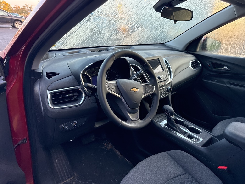 2023 Chevrolet Equinox LT photo 2