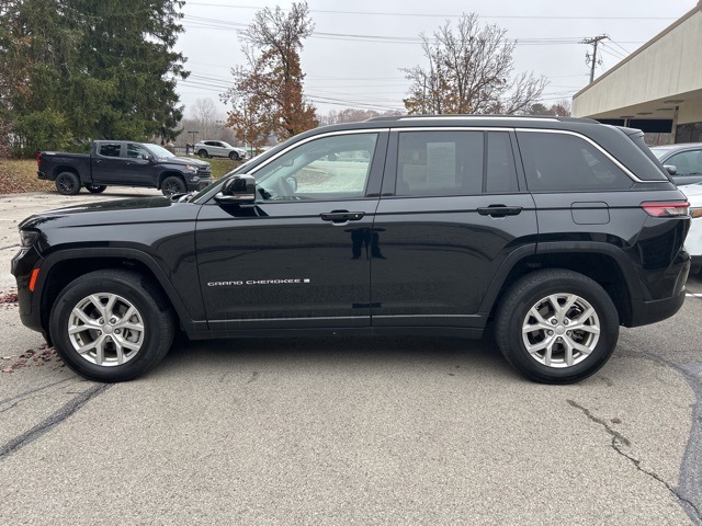2023 Jeep Grand Cherokee Limited photo 2