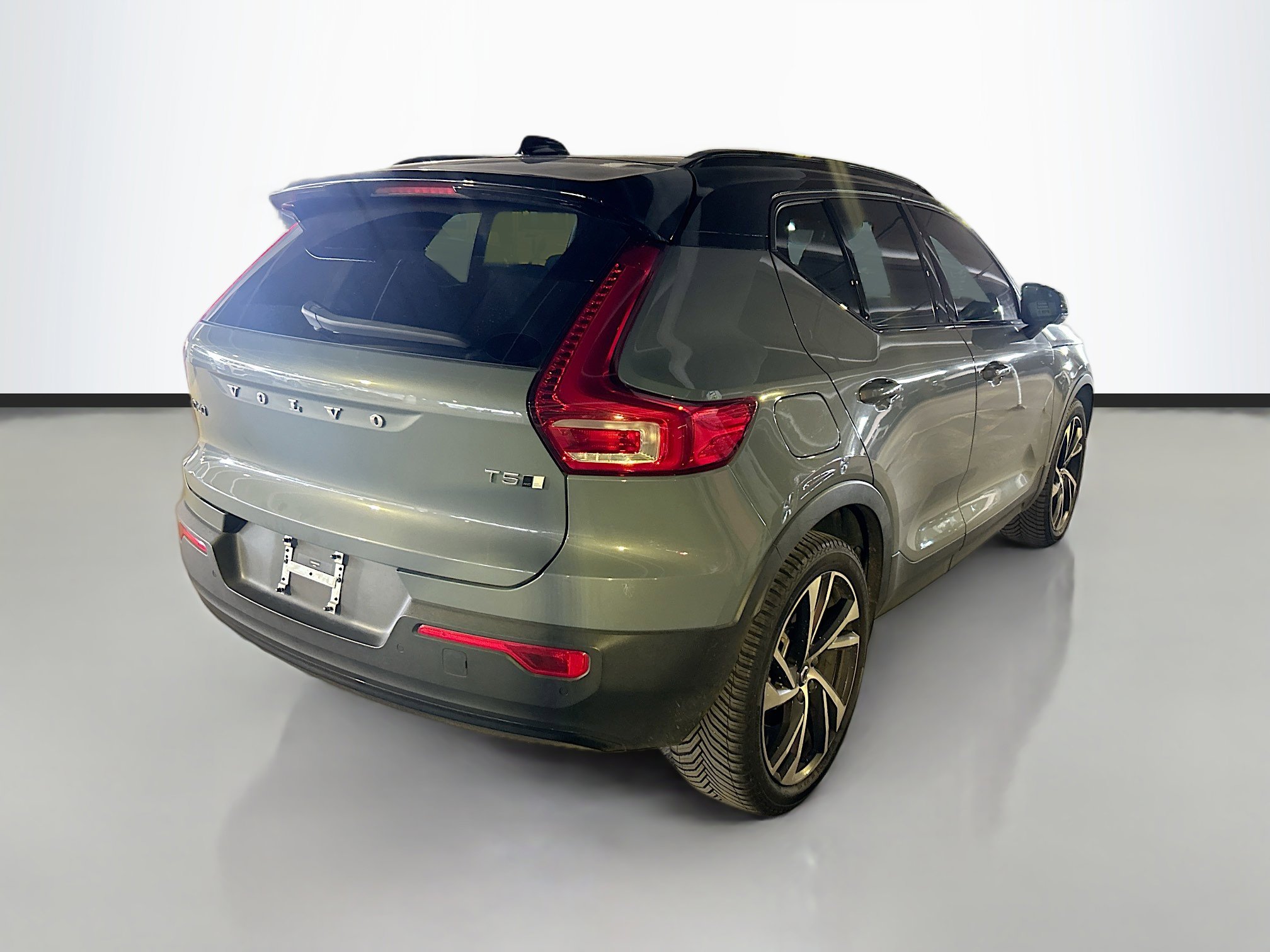 2021 Volvo XC40 R-Design AWD photo 4