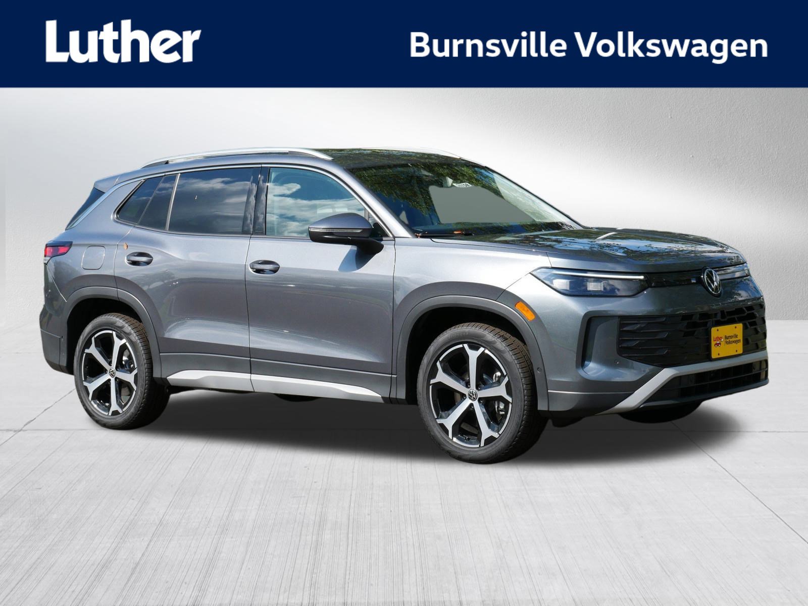 2025 Volkswagen Tiguan SE's photo