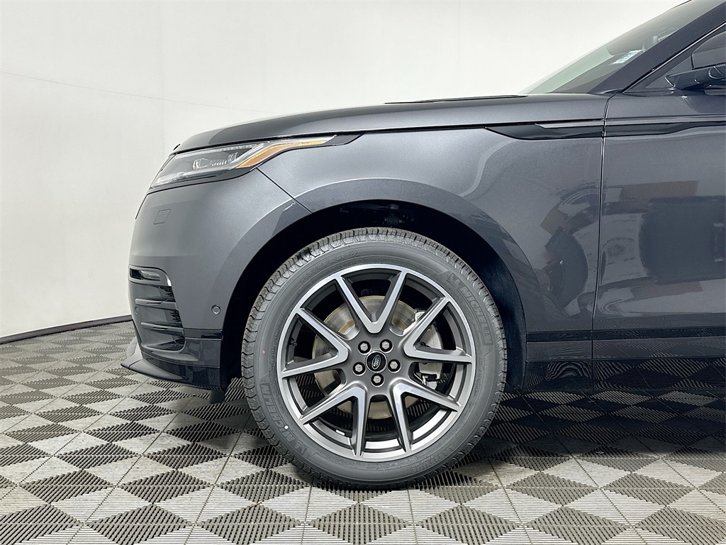 2026 Land Rover Range Rover Velar SE photo 9