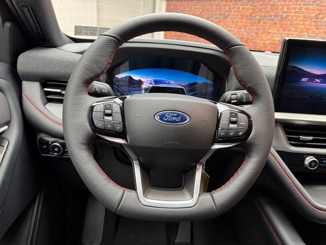 2025 Ford Explorer ST-Line photo 14