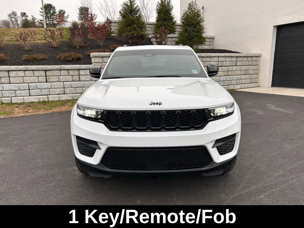 2024 Jeep Grand Cherokee Altitude photo 2